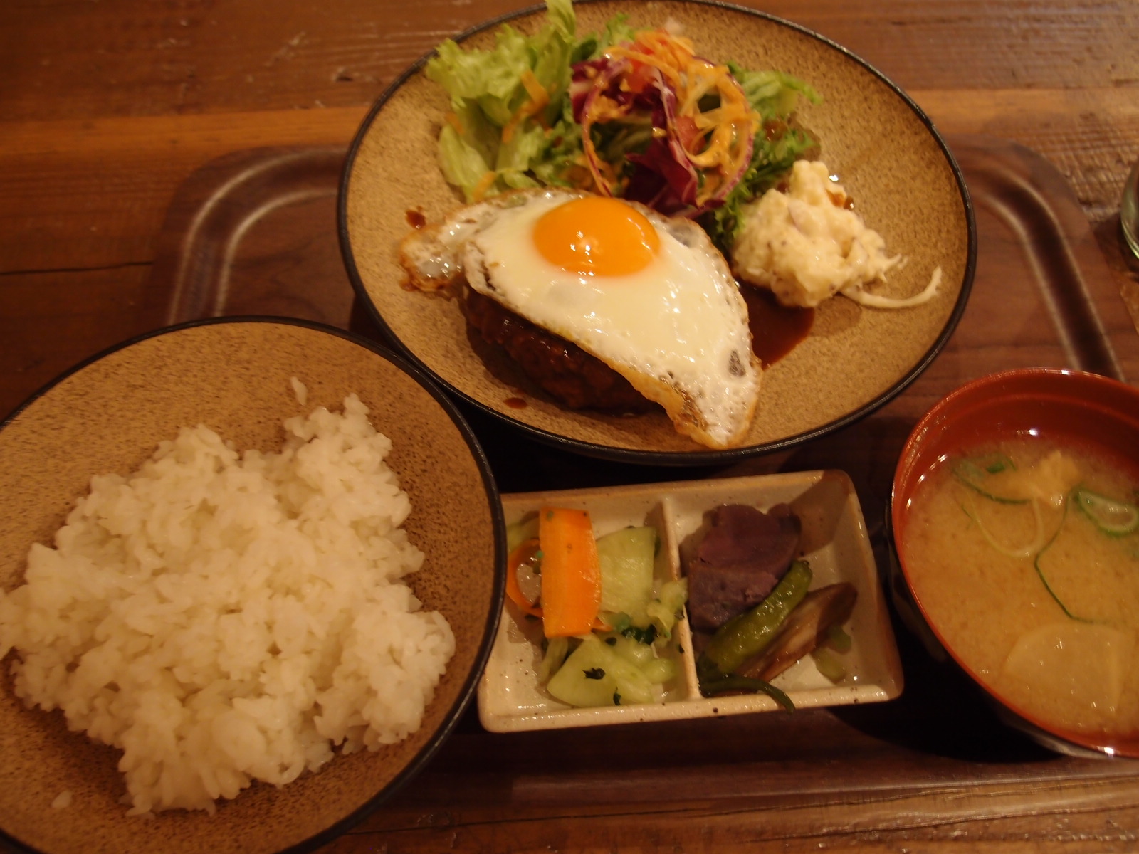 銀座　塊KATAMARIミートダイニング　手ごねハンバーグ定食