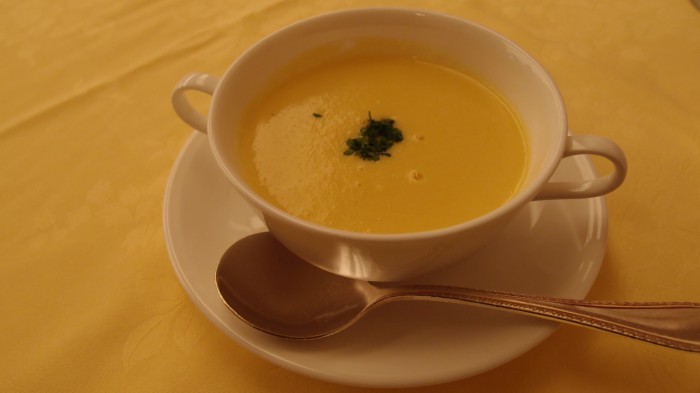 メッツァニィノ　スープ
