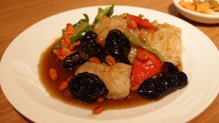 中国薬膳料理 星福　白身魚と木くらげの黒酢炒め